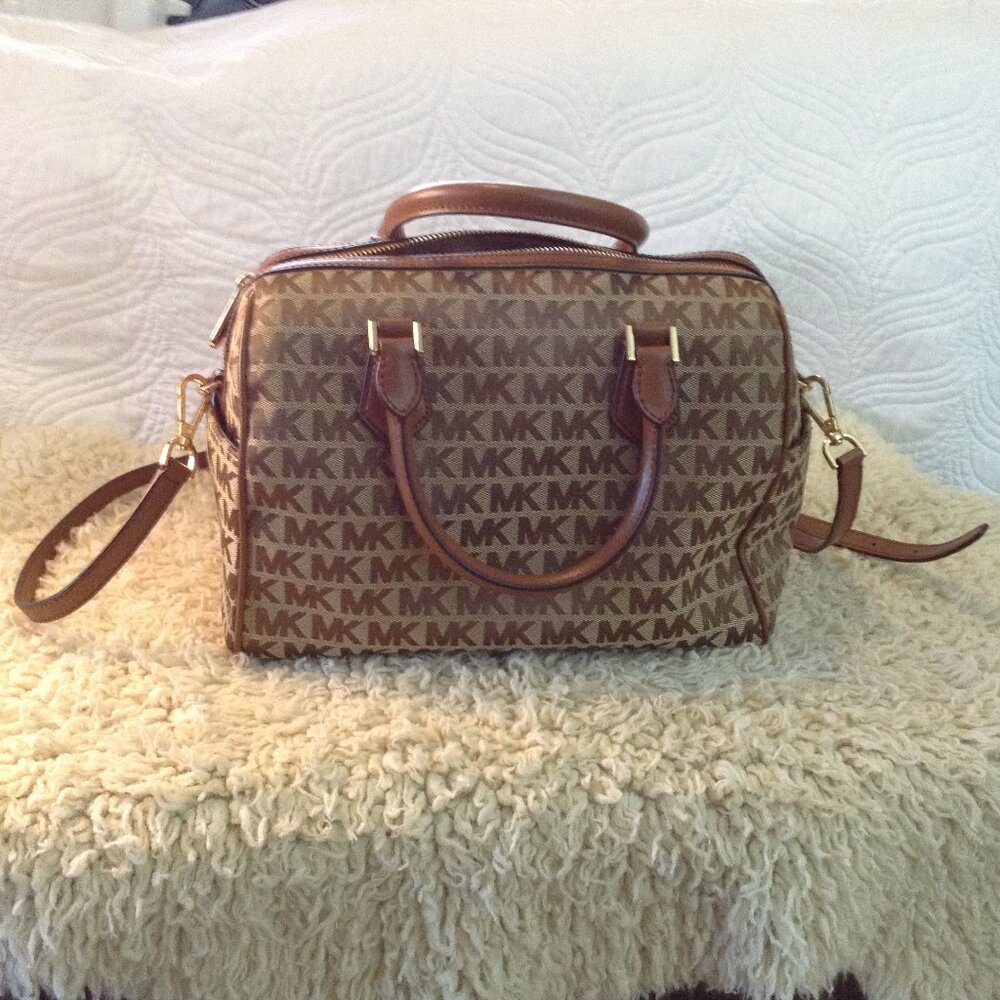 Michael Kors Doctor Bag, Canvas/Logo Satchel removeable shoulder strap; Classic - Picture 4 of 8